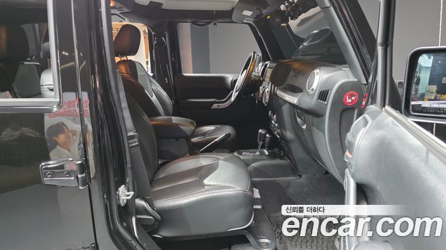 Jeep Wrangler 2017 — photo 17