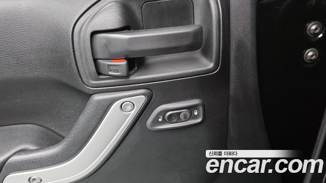 Jeep Wrangler 2017 — photo 23