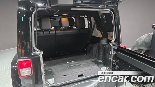 Jeep Wrangler 2017 — photo 26