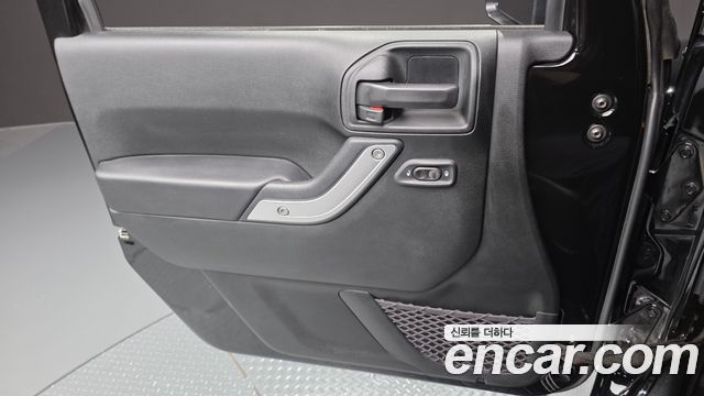 Jeep Wrangler 2017 — photo 14