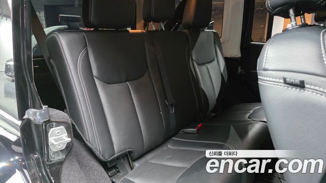 Jeep Wrangler 2017 — photo 16