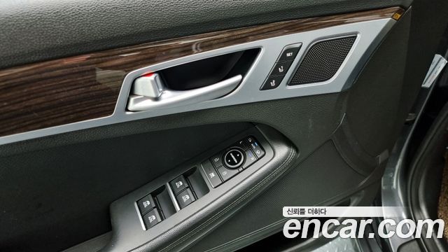 Genesis G80 2018 — photo 17