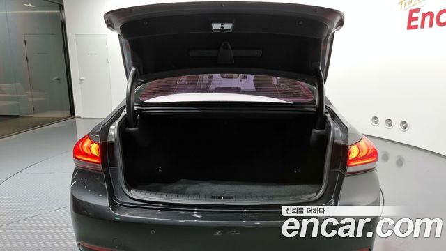 Genesis G80 2018 — photo 20