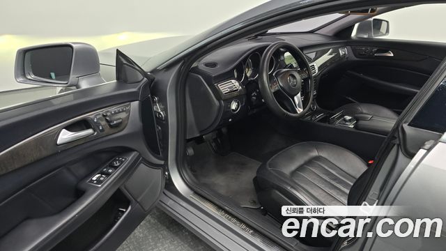 Mercedes-Benz CLS-Class 2012 — photo 10