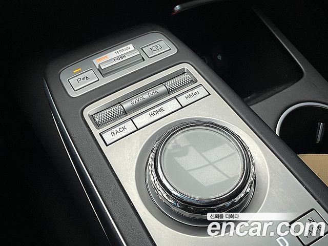Genesis GV70 2022 — photo 16