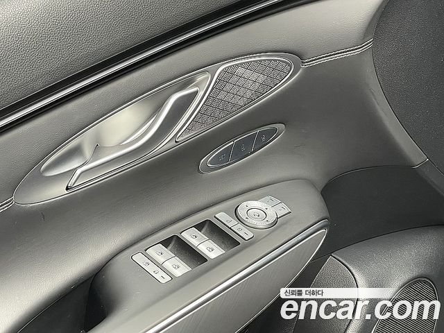 Genesis GV70 2022 — photo 18