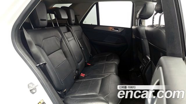 Mercedes-Benz GLE-Class 2018 — photo 17