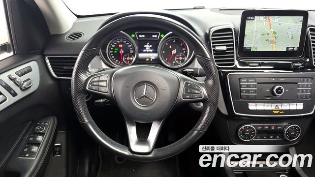 Mercedes-Benz GLE-Class 2018 — photo 19