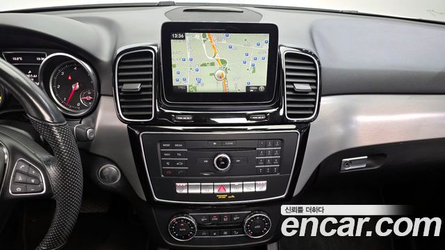 Mercedes-Benz GLE-Class 2018 — photo 20