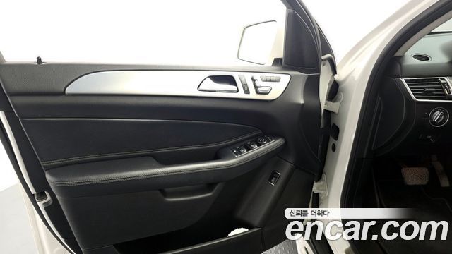Mercedes-Benz GLE-Class 2018 — photo 14