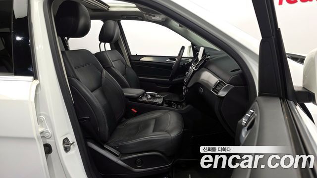Mercedes-Benz GLE-Class 2018 — photo 16