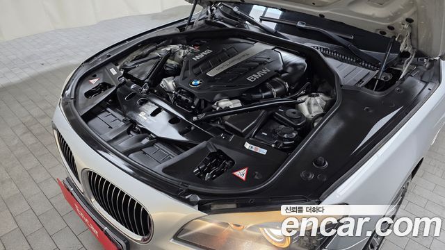 BMW 7-Series 2012 — photo 6