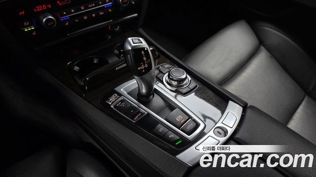 BMW 7-Series 2012 — photo 9