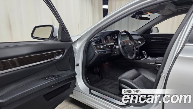 BMW 7-Series 2012 — photo 10