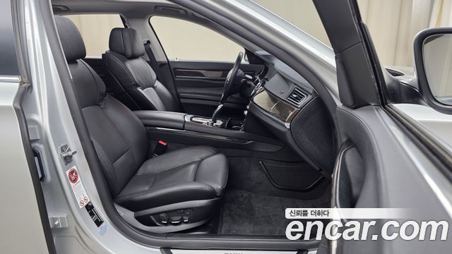 BMW 7-Series 2012 — photo 11