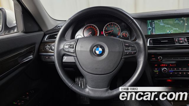 BMW 7-Series 2012 — photo 13