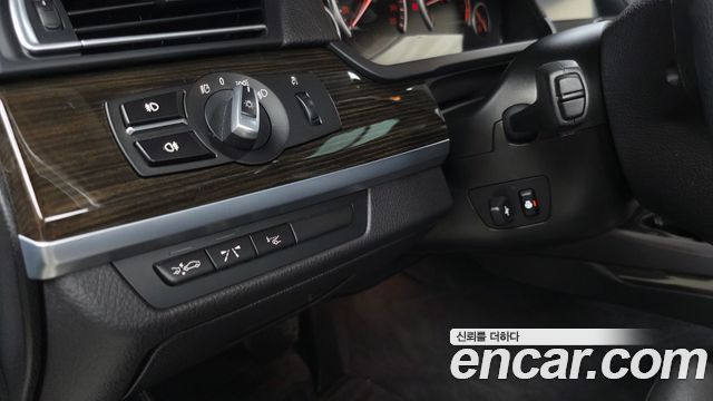 BMW 7-Series 2012 — photo 18