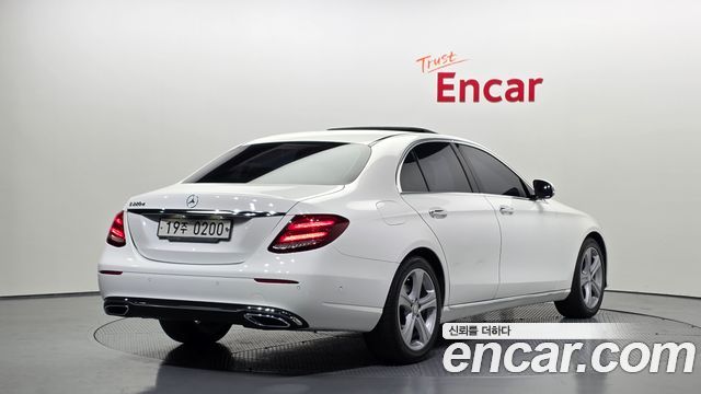 Mercedes-Benz E-Class 2017 — photo 2