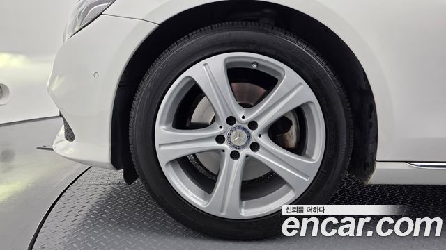 Mercedes-Benz E-Class 2017 — photo 5