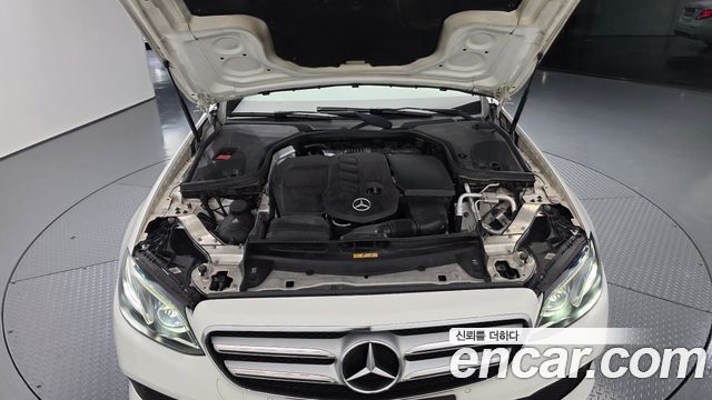 Mercedes-Benz E-Class 2017 — photo 6