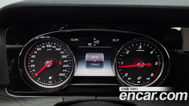 Mercedes-Benz E-Class 2017 — photo 8
