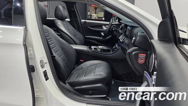 Mercedes-Benz E-Class 2017 — photo 11