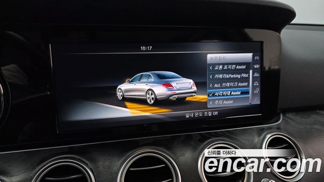 Mercedes-Benz E-Class 2017 — photo 16