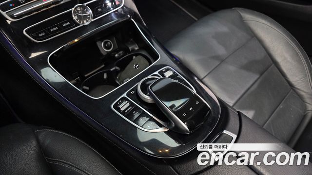 Mercedes-Benz E-Class 2017 — photo 17