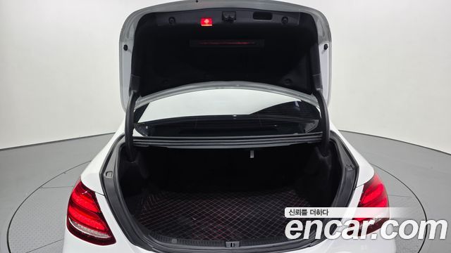Mercedes-Benz E-Class 2017 — photo 20