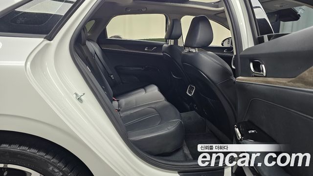 Kia K5 2022 — photo 17