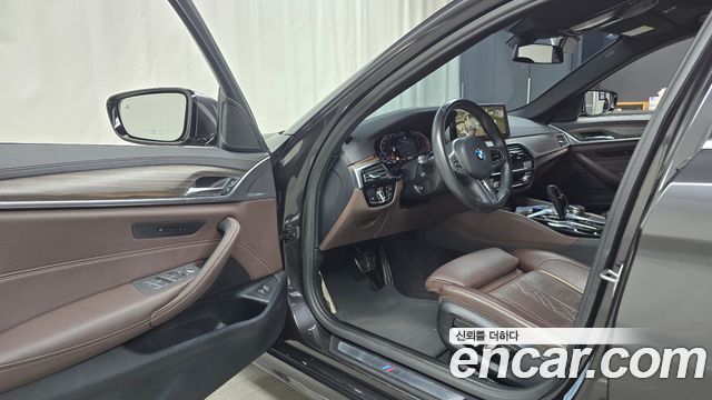 BMW 5-Series 2021 — photo 13