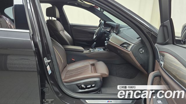 BMW 5-Series 2021 — photo 17