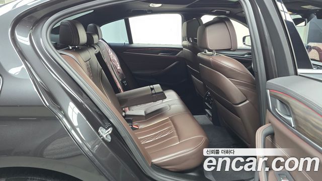 BMW 5-Series 2021 — photo 18