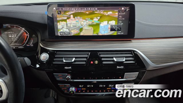 BMW 5-Series 2021 — photo 19