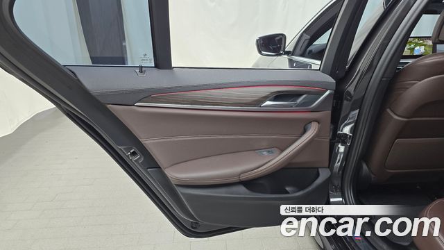 BMW 5-Series 2021 — photo 15
