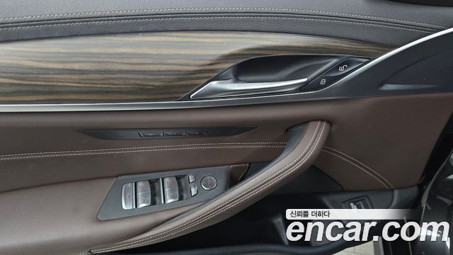 BMW 5-Series 2021 — photo 27