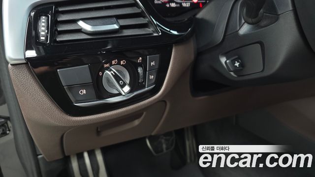 BMW 5-Series 2021 — photo 28