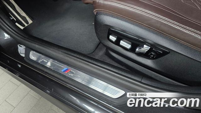 BMW 5-Series 2021 — photo 32