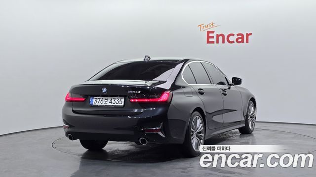 BMW 3-Series 2022 — photo 2