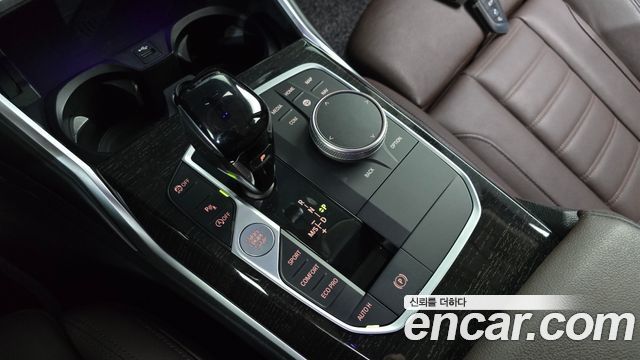 BMW 3-Series 2022 — photo 12