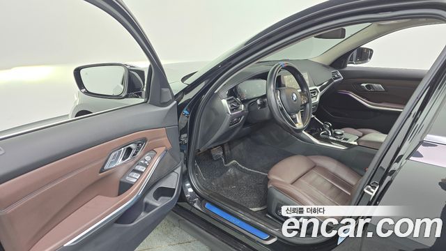 BMW 3-Series 2022 — photo 13
