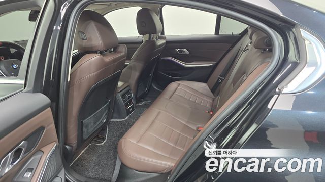 BMW 3-Series 2022 — photo 17