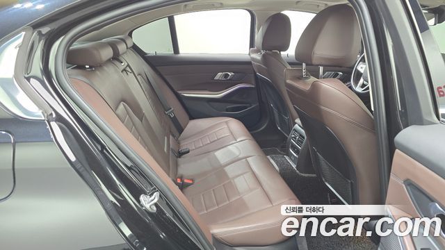 BMW 3-Series 2022 — photo 18