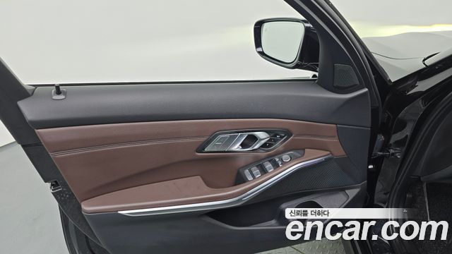 BMW 3-Series 2022 — photo 14