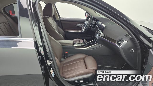 BMW 3-Series 2022 — photo 16