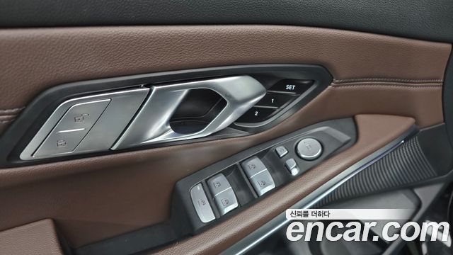 BMW 3-Series 2022 — photo 28