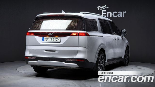 Kia Canival 2023 — photo 2