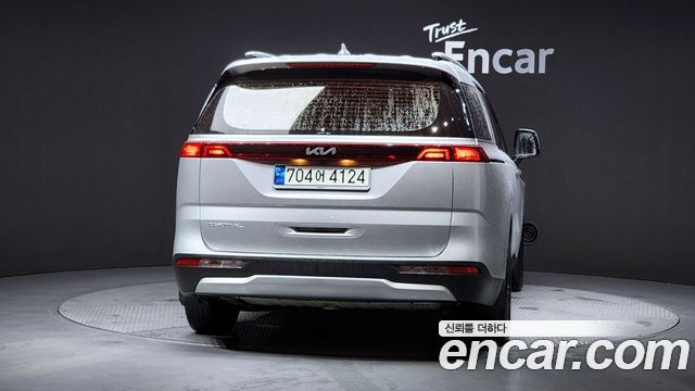 Kia Canival 2023 — photo 4