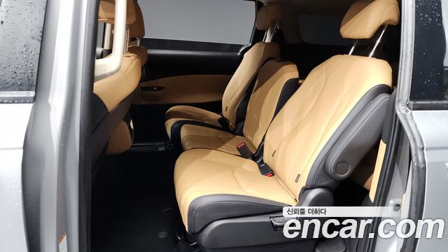 Kia Canival 2023 — photo 18