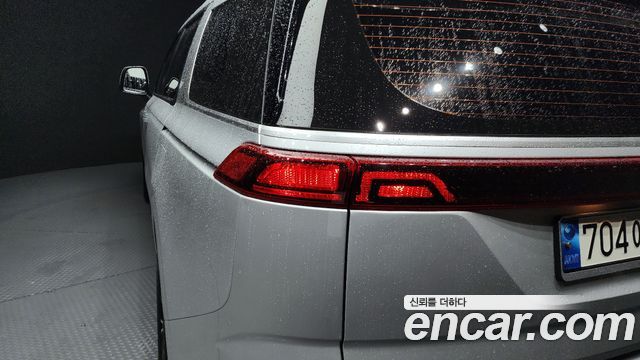 Kia Canival 2023 — photo 9